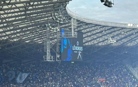 Lô Borges foi homenageado no Mineirão antes de Cruzeiro x Fluminense