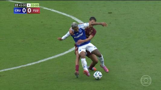Matheus Pereira, do Cruzeiro, acerta rosto de Facundo Bernal, do Fluminense