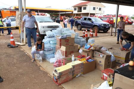 Após tornado, Rio Bonito do Iguaçu já recebeu 4 toneladas de alimentos