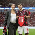 Ídolo do Flamengo, Arrascaeta revela nome do primeiro filho