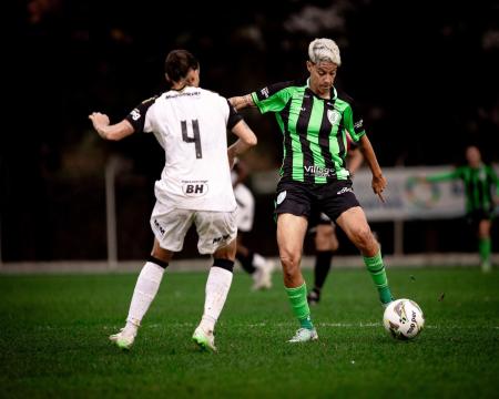 Gadu durante jogo do América no Mineiro Feminino