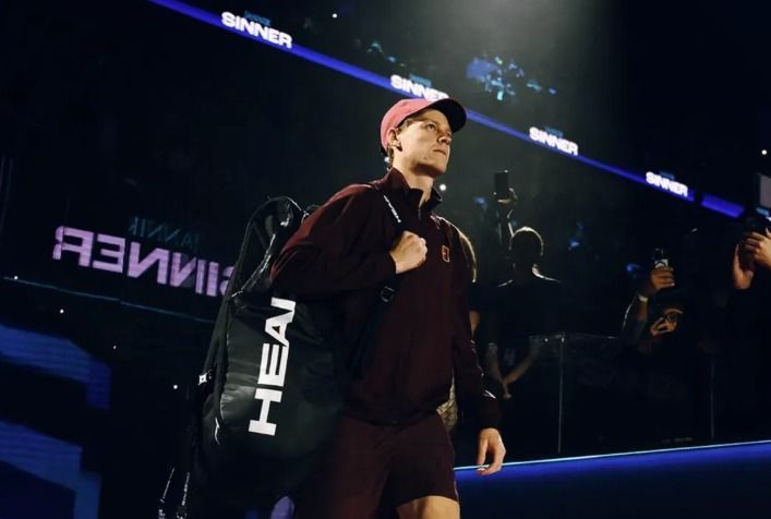 Em busca do top 1, Sinner derrota Félix Auger-Aliassime e estreia bem no ATP finals
