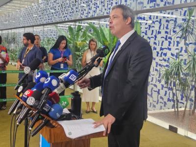 Lindbergh diz que Derrite tenta “enfraquecer PF e proteger políticos” com novo relatório