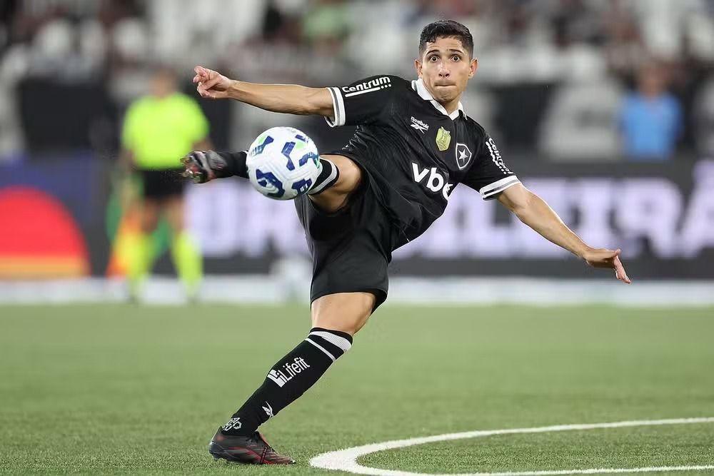 Titular do Botafogo é liberado de amistoso na Data Fifa e reforça equipe