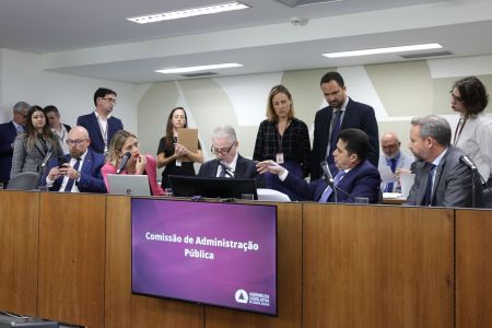 Projeto sobre unidades regionais de saneamento avança na ALMG sob críticas da oposição