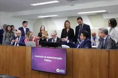 Projeto sobre unidades regionais de saneamento avança na ALMG sob críticas da oposição