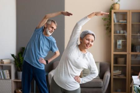 Idosos praticam exercícios físicos
