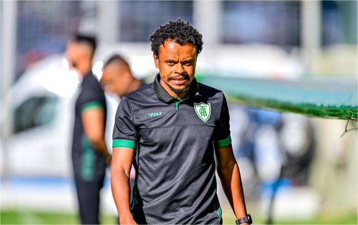 Mairon César, técnico do time sub-20 do América