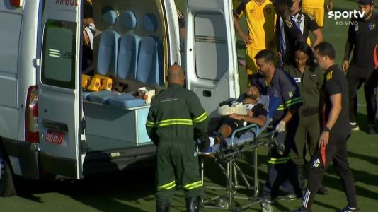 David Kauã, do Galinho, sofreu uma fratura e deixou o campo de ambulância no Sesc Venda Nova
