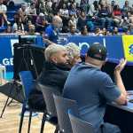 Gabigol, do Cruzeiro, vai à Arena UniBH e assiste ao jogo do Gerdau Minas pela Superliga