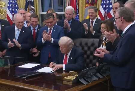 Trump assina fim do shutdown