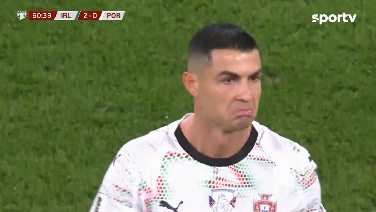 Cristiano Ronaldo ‘perde a cabeça’ e alcança feito negativo inédito na carreira