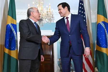 O chanceler brasileiro, Mauro Vieira, e o secretário do Departamento de Estado dos EUA, Marco Rubio, em reunião
