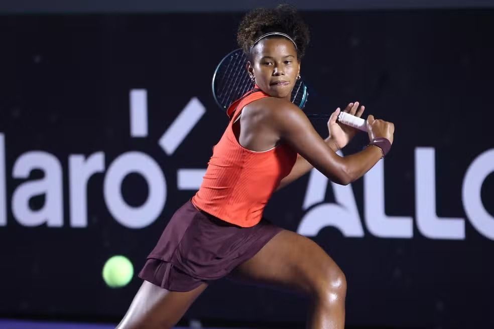 Tênis: brasileira de 15 anos elimina favorita e chega à primeira final profissional