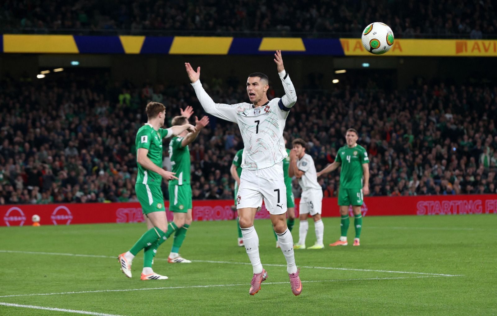 Desfalque na Copa? Cristiano Ronaldo pode perder jogos após expulsão nas Eliminatórias