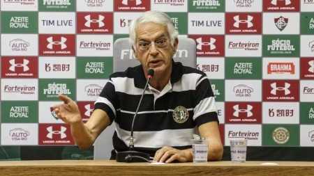Celso Barros em coletiva do Fluminense