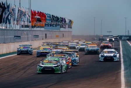 Carros da Stock Car em ação na etapa de Cuiabá