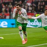 Irlanda faz gol salvador no fim, vira sobre Hungria e segue viva por vaga na Copa
