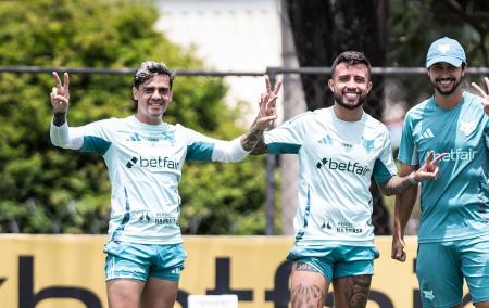 Fagner e Matheus Henrique durante treino do Cruzeiro