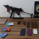 Homem é preso com submetralhadora e quase 100 cartões roubados em SP