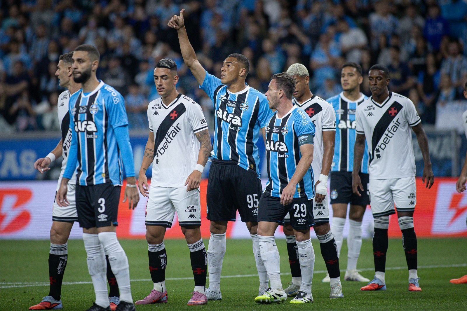 Grêmio perde zagueiro para enfrentar o Botafogo pelo Brasileiro