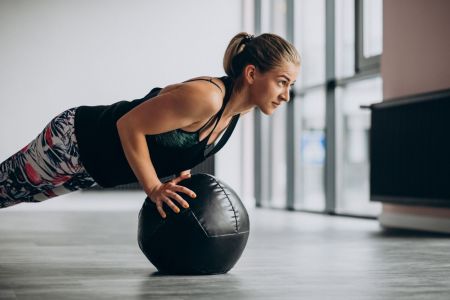 Exercícios com medicine ball para o saque e rotação de tronco
