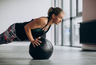 Exercícios com medicine ball para o saque e rotação de tronco