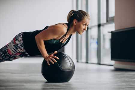 Exercícios com medicine ball para o saque e rotação de tronco