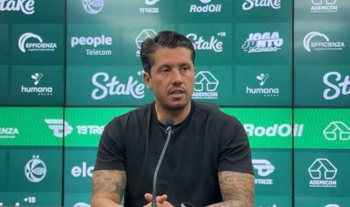 Thiago Carpini concedeu entrevista coletiva após o empate do Juventude com o Cruzeiro