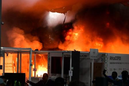 Organizadores da conferência disseram que o fogo foi controlado e que não há feridos