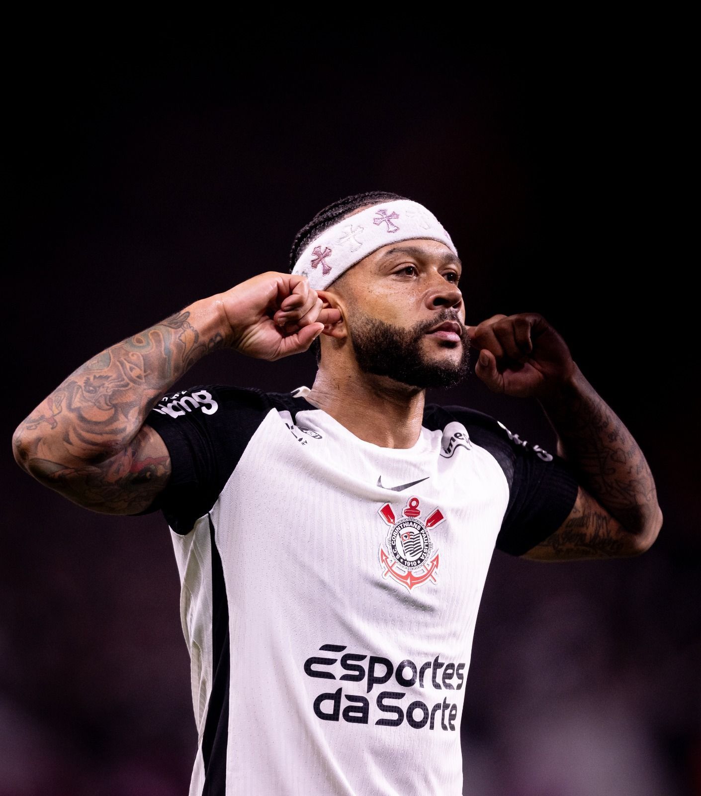 Preocupa? Técnico do Corinthians revela bastidor sobre situação física de Memphis