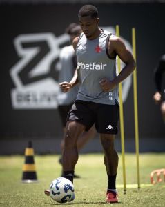 Cuesta é novidade no Vasco contra o Bahia