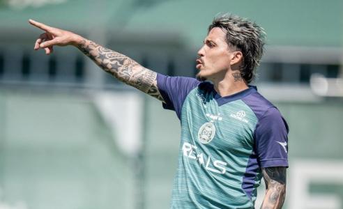 Josué volta de suspensão e deve ser titular do Coritiba contra Amazonas