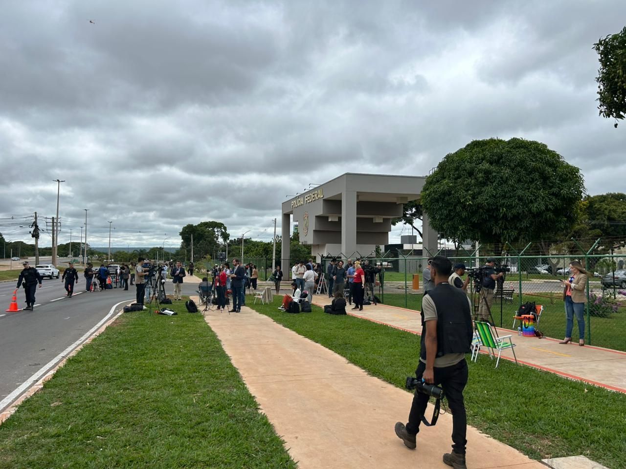 Veja imagens da superintendência da PF onde Bolsonaro está preso