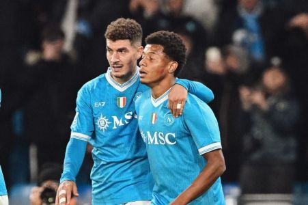 David Neres comemora gol do Napoli em vitória sobre a Atalanta