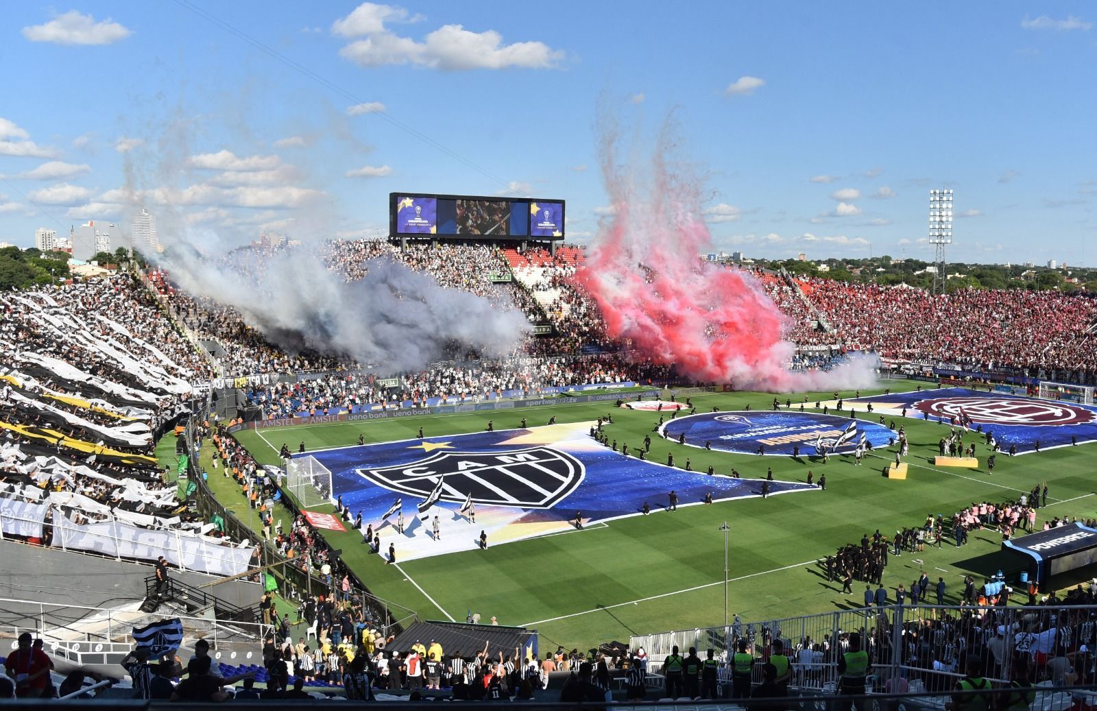 Lanús x Atlético: fotos da festa das torcidas na final da Sul-Americana