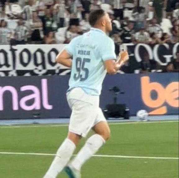 Carlos Vinicius lamenta derrota do Grêmio para o Botafogo pelo Brasileirão
