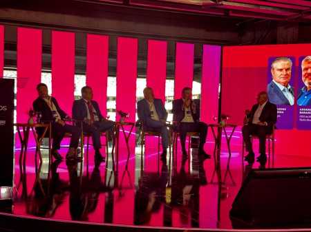 Rodrigo Simonato, gerente executivo de Relações Institucionais da Tereos Açúcar e Energia Brasil; Alexandre Nogueira, CEO da Light; Anderson Baranov, CEO da Norsk Hydro Brasil; e Renato Galuppo, conselheiro administrativo da Petrobras, no segundo painel do Eloos