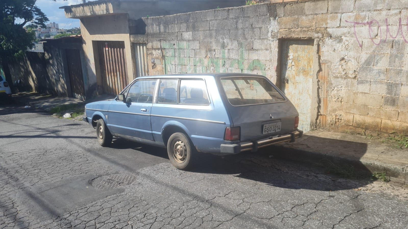Belina furtada é encontrada abandonada no bairro Salgado Filho, em BH