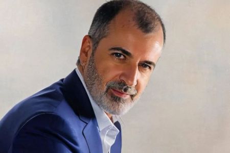 Corpo estava no chão com punhos e joelhos amarrados por fios, boca com meias e sinais de asfixia