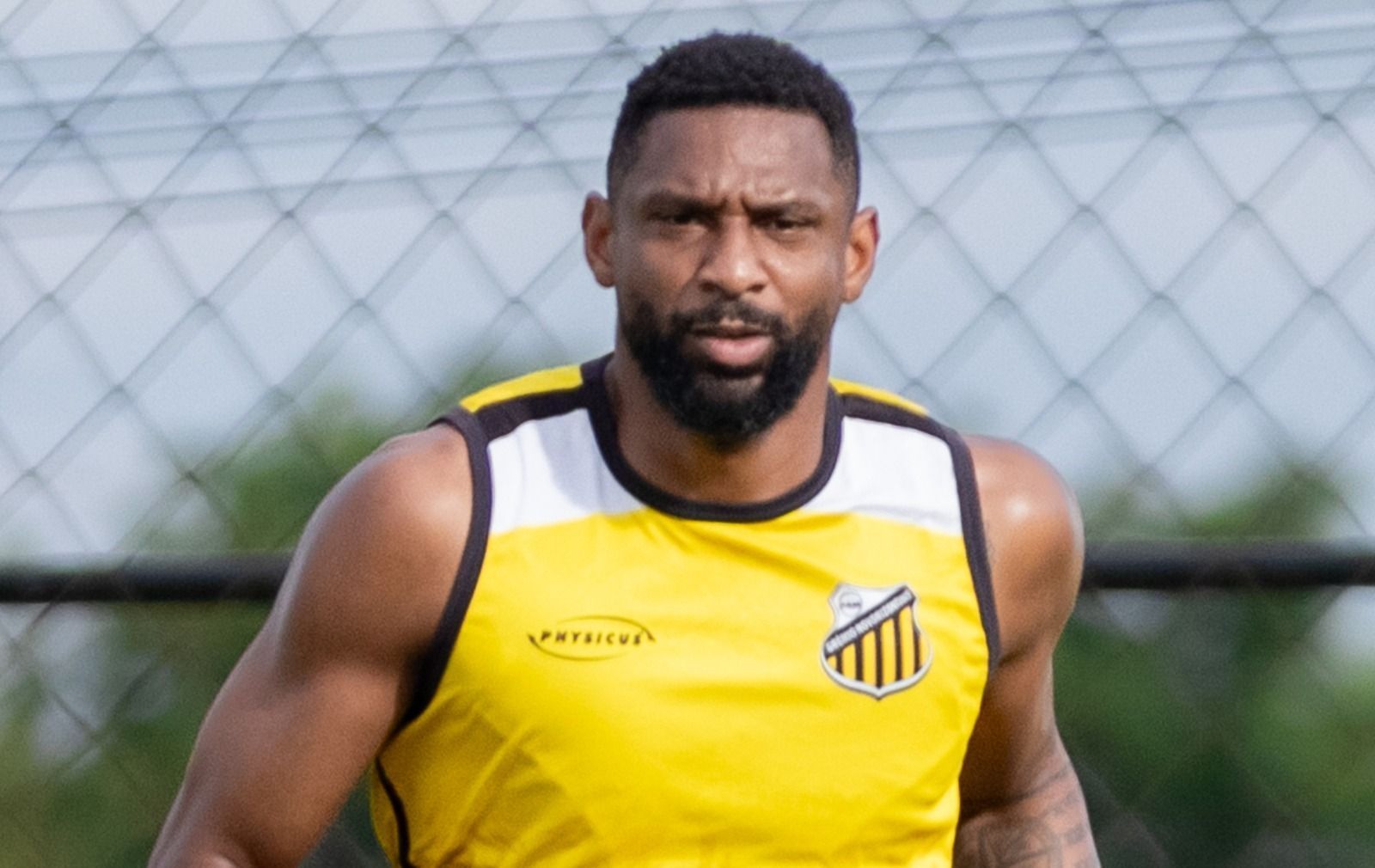 Ex-Cruzeiro, 'zagueiro artilheiro' é anunciado por clube campeão brasileiro