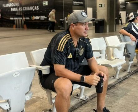 Ídolo do Atlético promete ir a jogo contra o Flamengo e manda recado à torcida