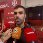 Meia do Inter desabafa sobre luta contra Z4: 'Nunca tinha passado por essa situação'