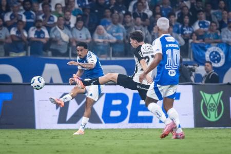 Christian em ação pelo Cruzeiro