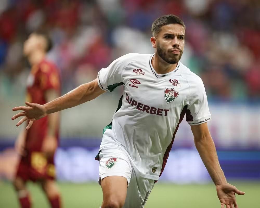  Fluminense acerta compra em definitivo de meia que pertencia ao Santos