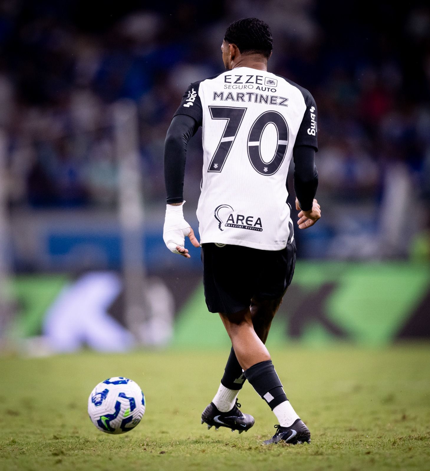 Corinthians toma decisão sobre José Martínez após expulsão contra o Cruzeiro