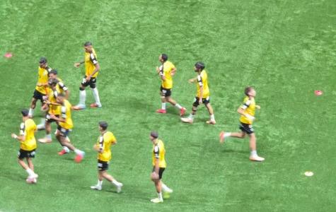 Jogadores do Atlético em aquecimento na Arena MRV
