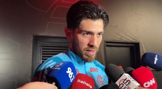 Rossi, goleiro do Flamengo, em zona mista na Arena MRV, estádio do Atlético
