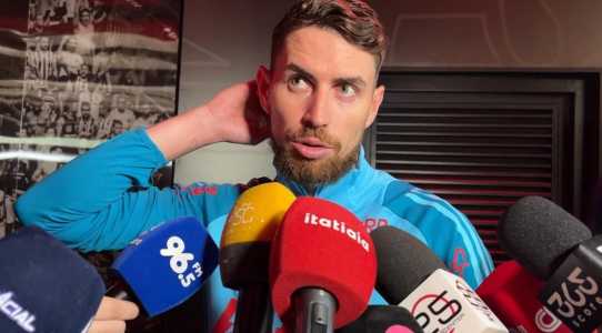 jorginho, meia do Flamengo, em zona mista na Arena MRV, estádio do Atlético