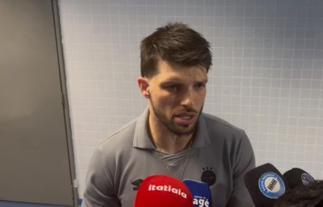 Tiago Volpi na zona mista da Arena do Grêmio, em Porto Alegre